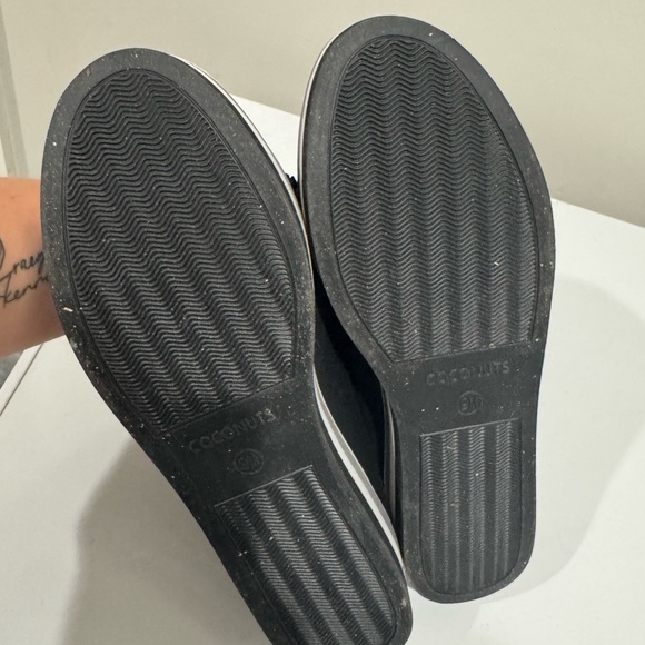 Coconuts by Matisse slip on shoes - Picture 2 of 3